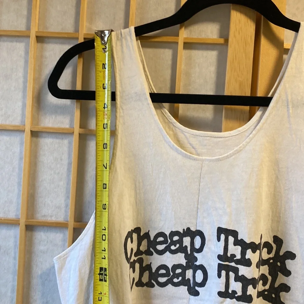 Authentic vintage Cheap Trick tank from 1988 Australian tour - Picture 12 of 12